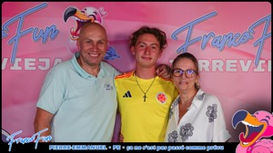 Cliquez pour téléchargez cette photo Téléchargez cette photo