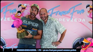 Cliquez pour téléchargez cette photo Téléchargez cette photo